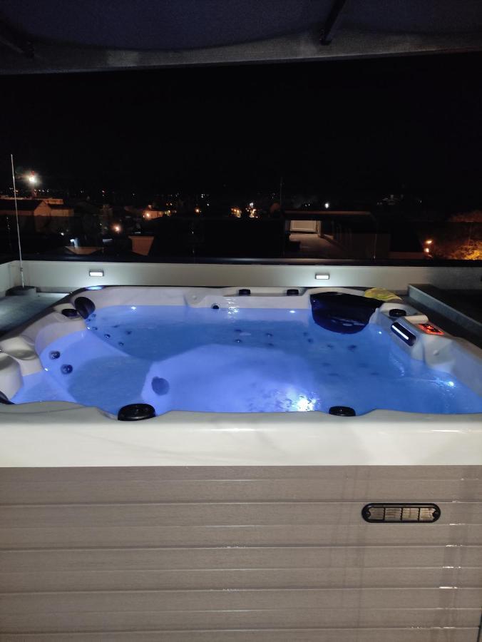 Bruno - Luxury Penthouse With Jacuzzi