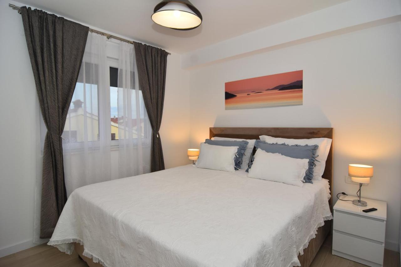 Bruno - Luxury Penthouse With Jacuzzi Apartment