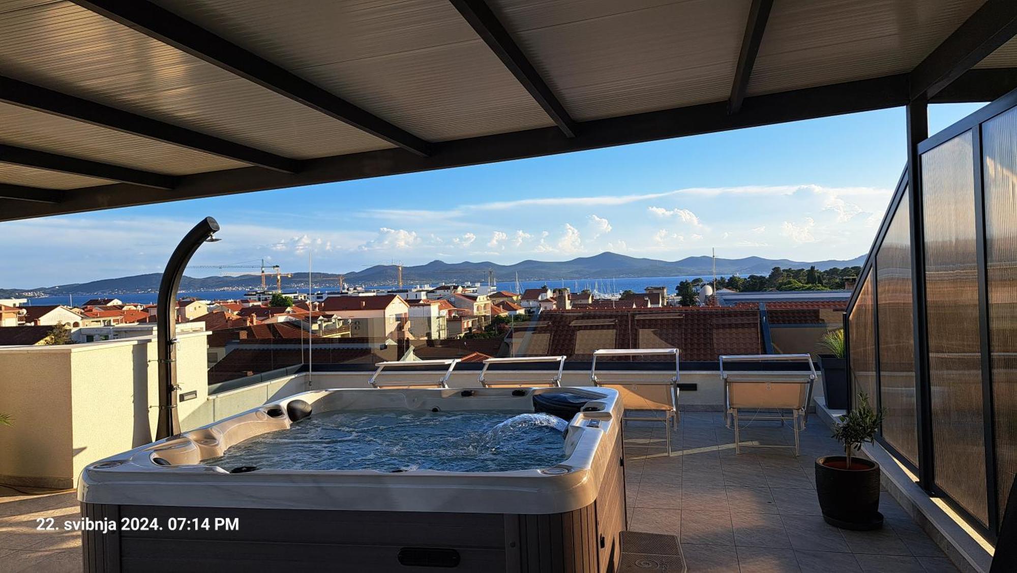 Bruno - Luxury Penthouse With Jacuzzi Zadar